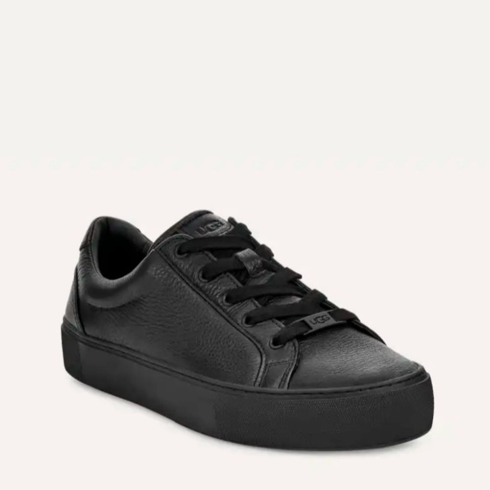 UGG Zilo Sneakers - Size 9